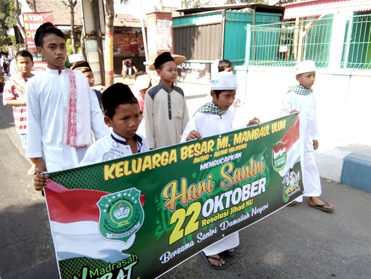 Pawai Taaruf  dalam peringatan hari santri